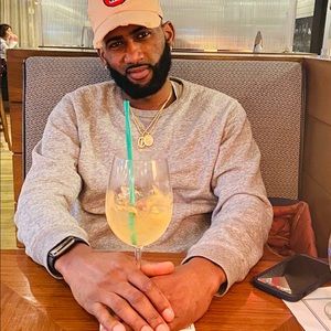 Meet your Posher, Amancio